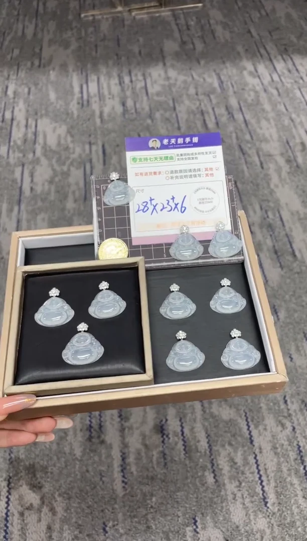 18K金镶嵌挂件翡翠佛公FL18/多样性发其一CP配绳