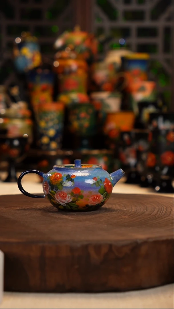 油画    釉下彩   茶壶