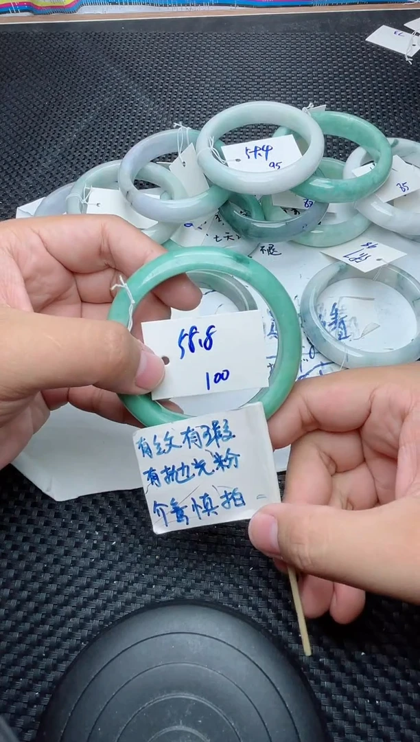 未镶嵌手镯翡翠100