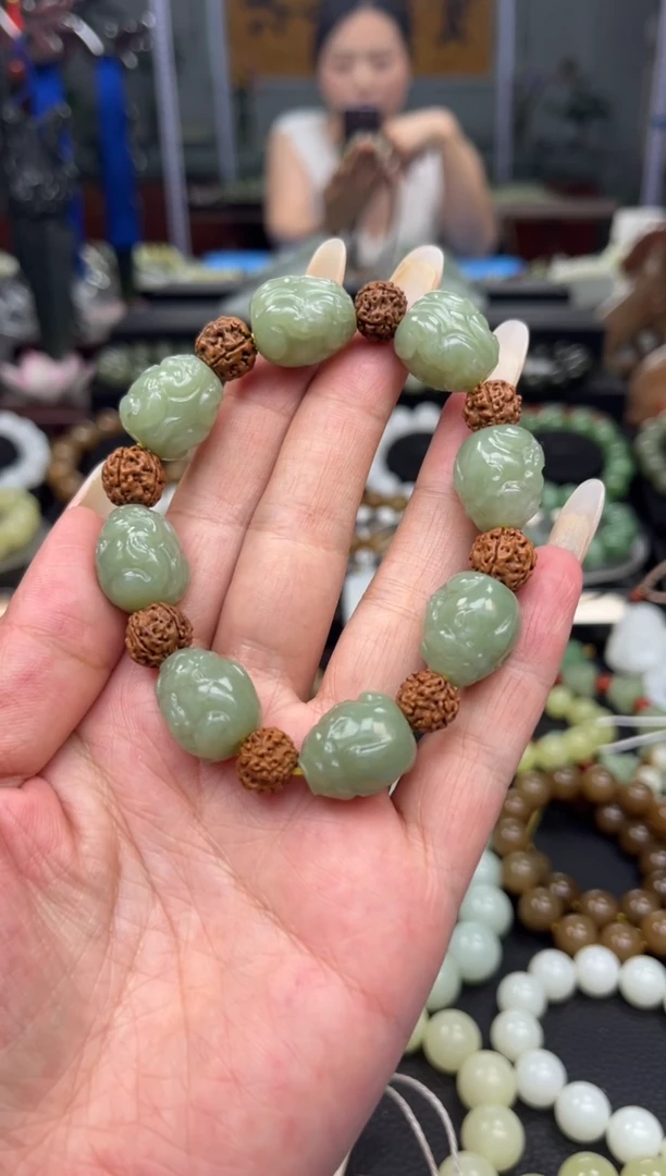 手链未镶嵌和田玉粉青貔貅手串