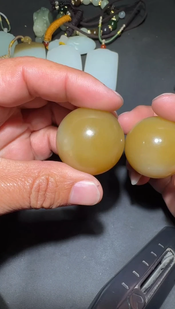 未镶嵌和田玉（糖玉）挂件和田玉