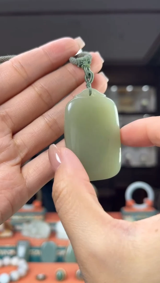 颈饰未镶嵌和田玉佩佩