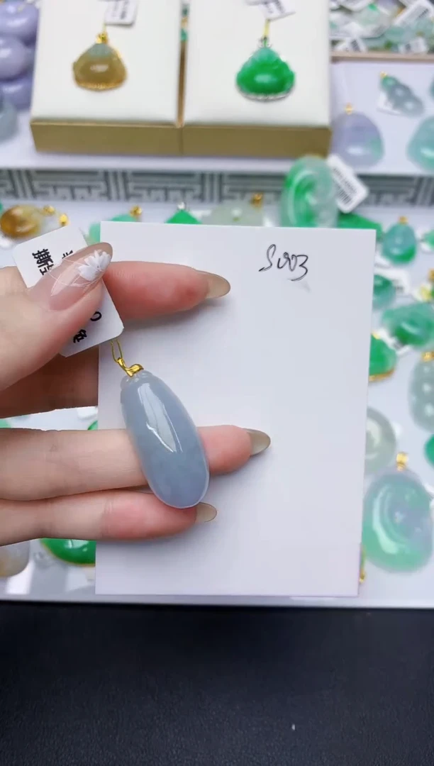 翡翠18K金镶嵌颈饰天然缅甸翡翠A货