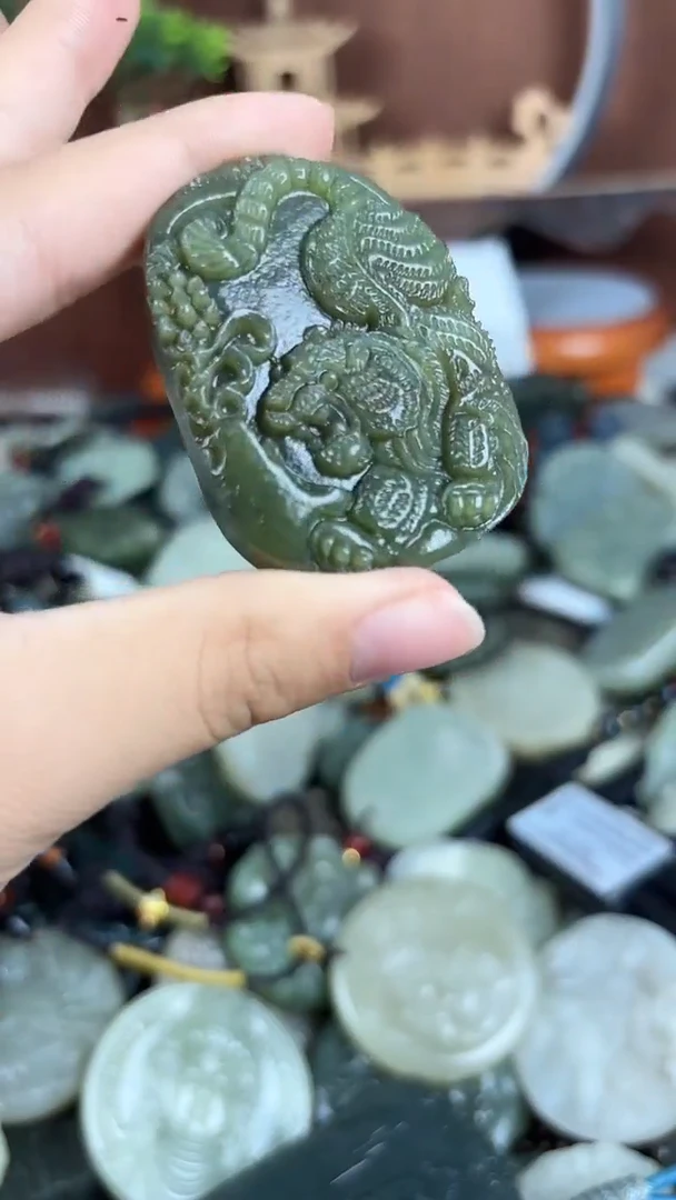 和田玉未镶嵌颈饰1