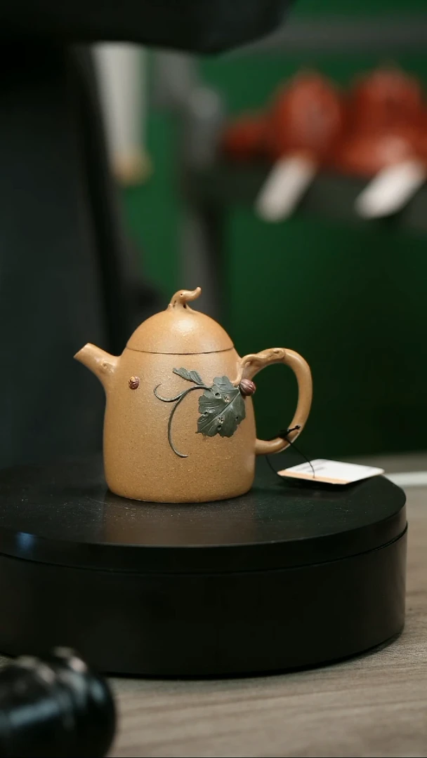 茶壶紫砂用****9H2308陈春芬段泥贴绘茄扭秦权