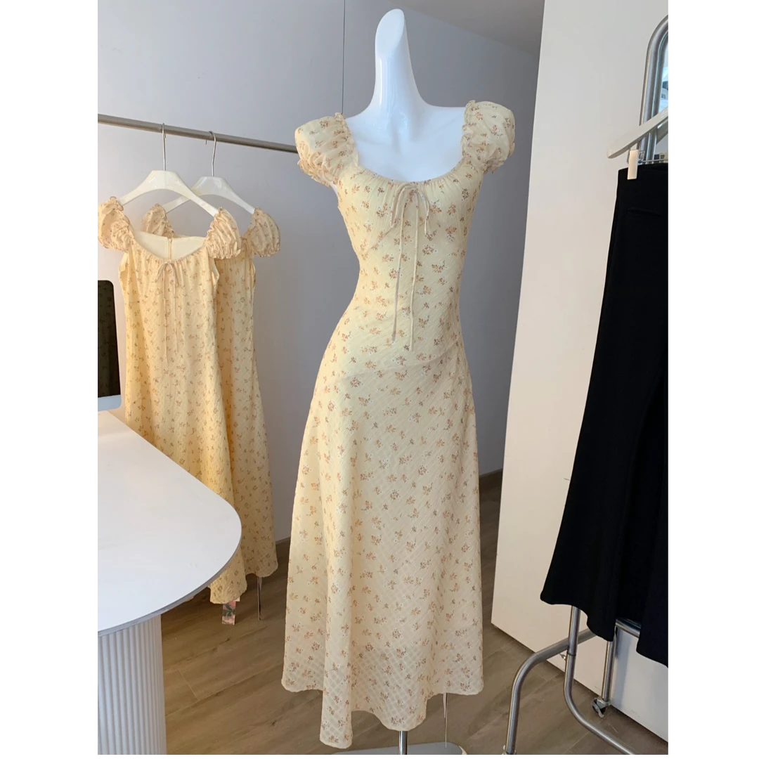 茶歇方领碎花短袖连衣裙女度假风收腰中长裙