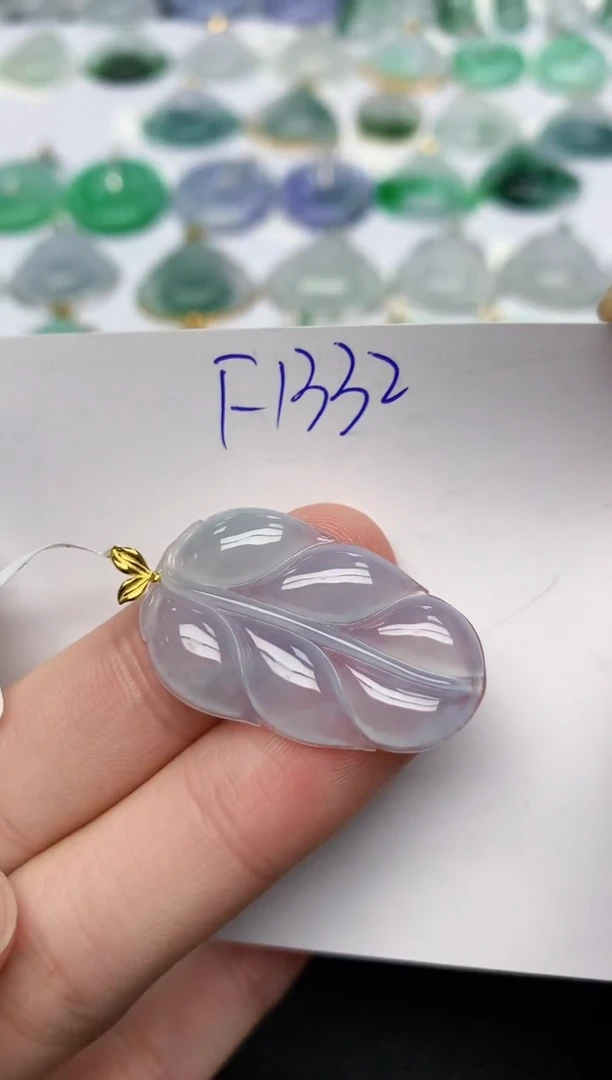 颈饰18K金镶嵌翡翠 天然缅甸A货翡翠百元以上9元证书费自理