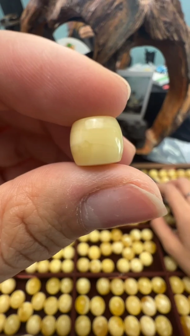 【闪购商品】蜜蜡裸石未镶嵌俄料直切9.9*8.4mm0.596克