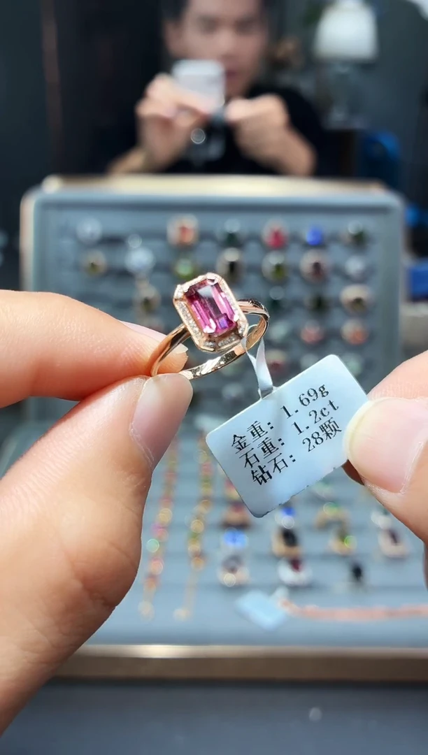 18K金镶嵌戒指碧玺1.2..