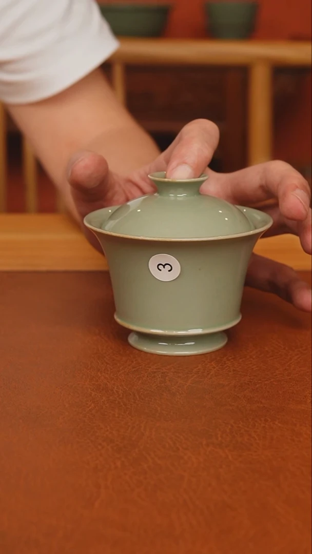 越窑秘色瓷马蹄盖碗二级品