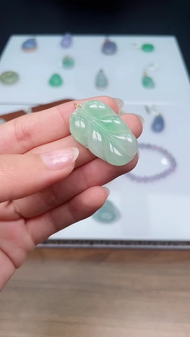 吊坠(不含链)18K金镶嵌翡翠62叶子112