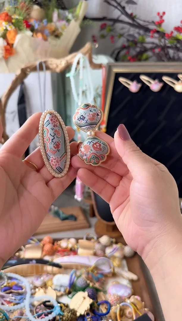锌合金布艺米绿地看图两只