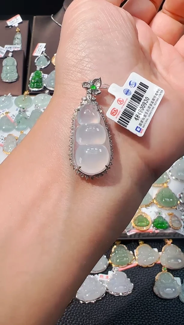 吊坠(不含链)18K金镶嵌翡翠福豆吊坠950