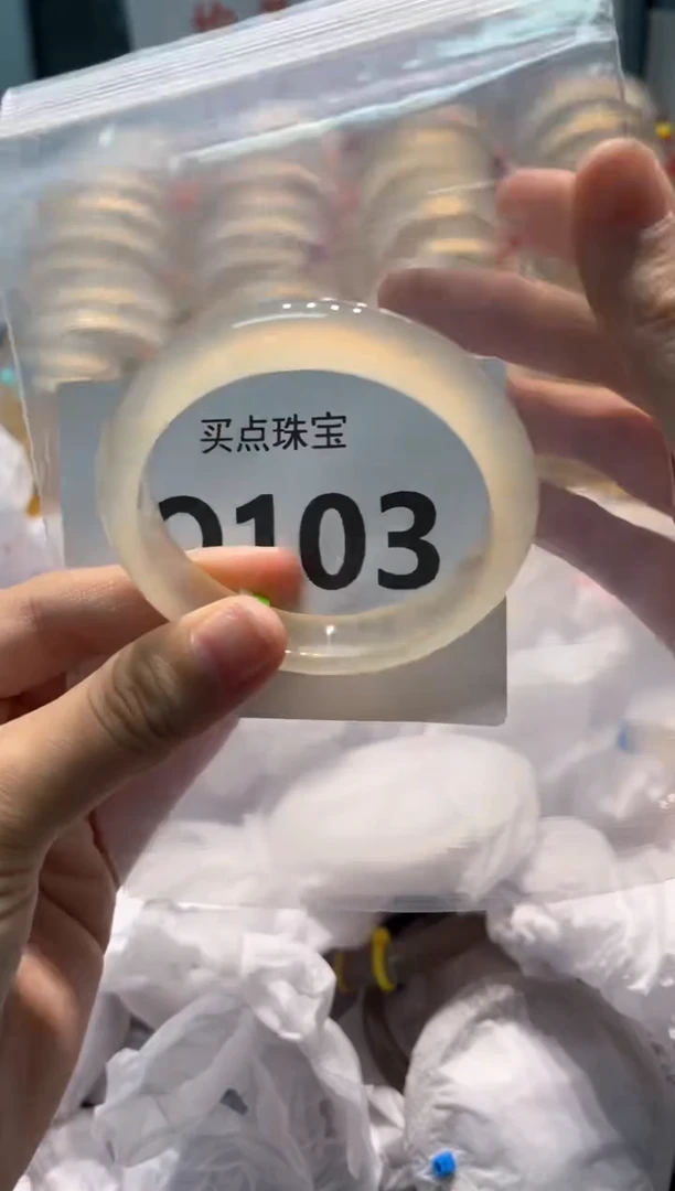 玛瑙/玉髓手镯未镶嵌QQ103