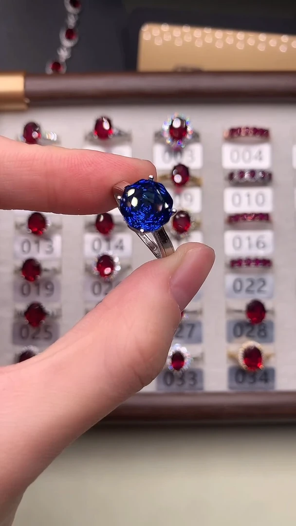 银S925镶嵌戒指托帕石······