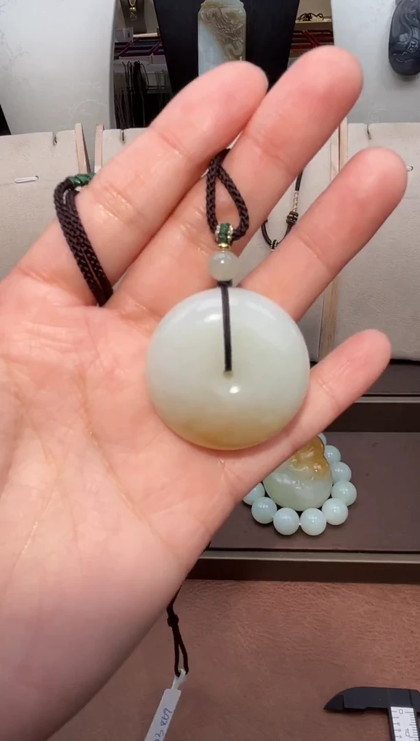 颈饰未镶嵌和田玉苏