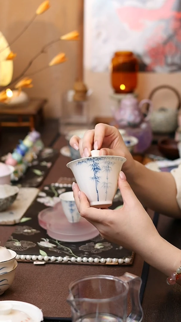 青花手绘竹子盖碗加杯