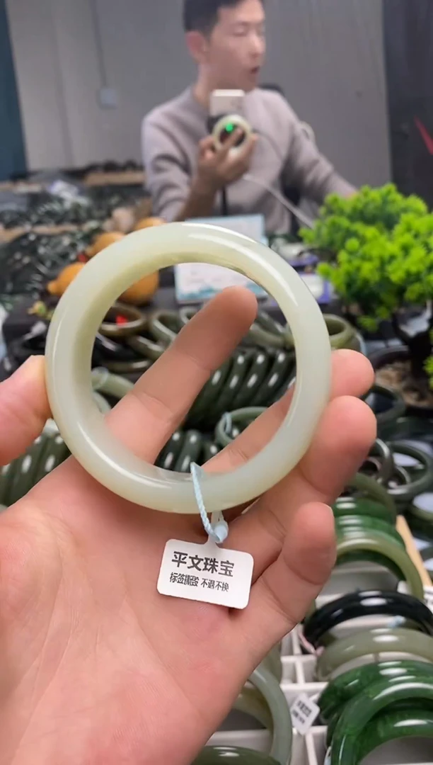 未镶嵌手镯和田玉60