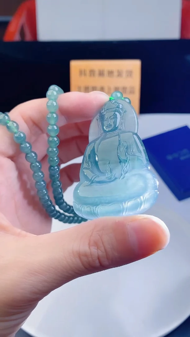 颈饰未镶嵌翡翠