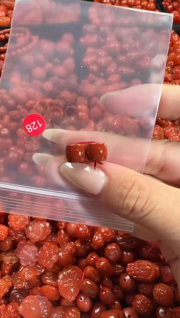 颈饰未镶嵌南红玛瑙1