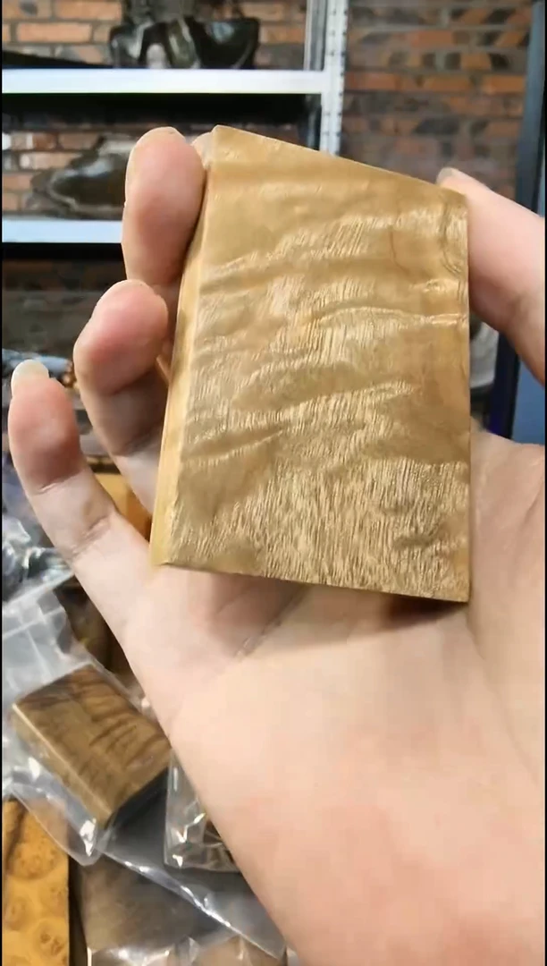 【闪购商品】金丝楠无事牌手把件