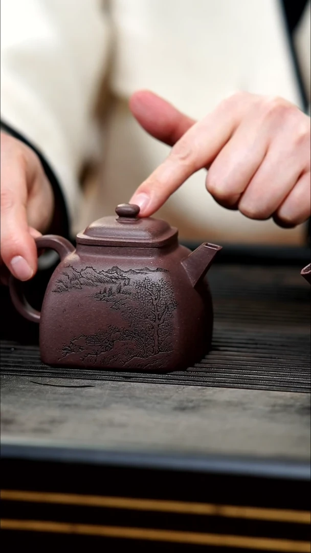 【闪购商品】紫砂茶杯紫玉金砂通转精品刻绘四方坦然壶210cc