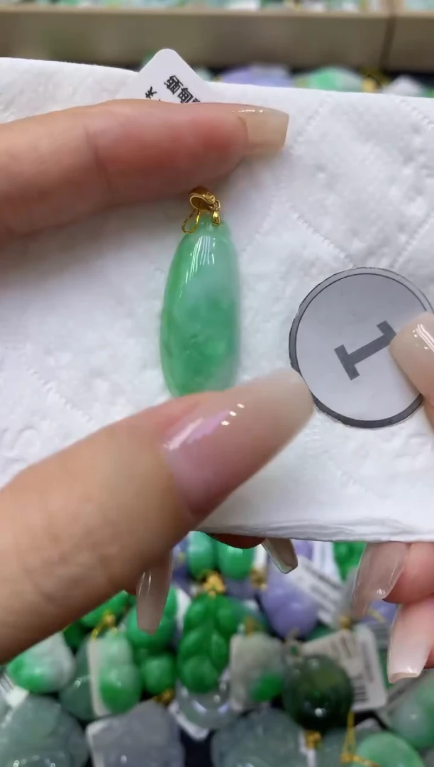 颈饰未镶嵌翡翠天然缅甸翡翠A货