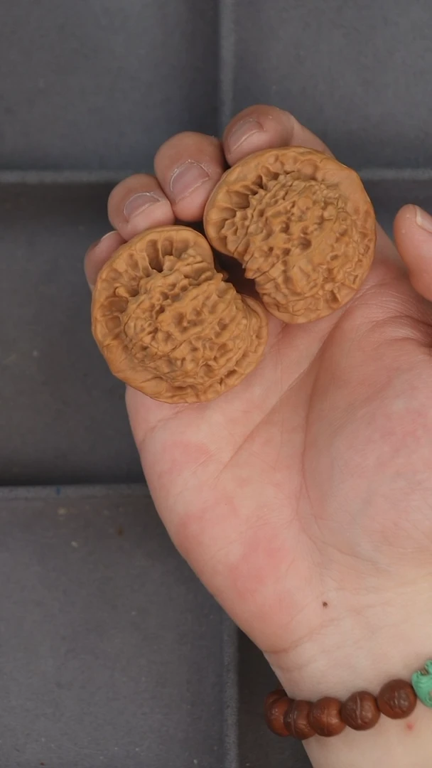 文玩核桃把件尺寸52左右定向官帽（白茬）