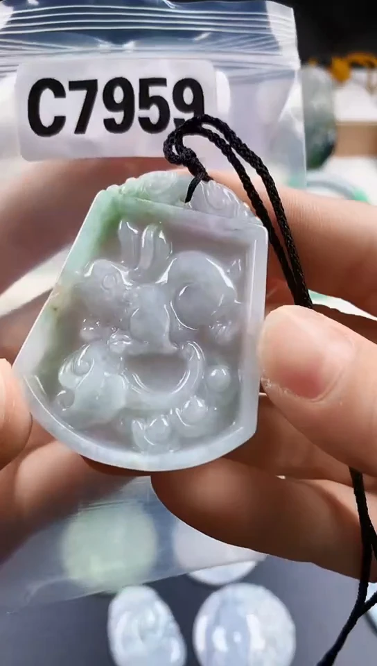 颈饰未镶嵌翡翠天然翡翠吊坠挂件