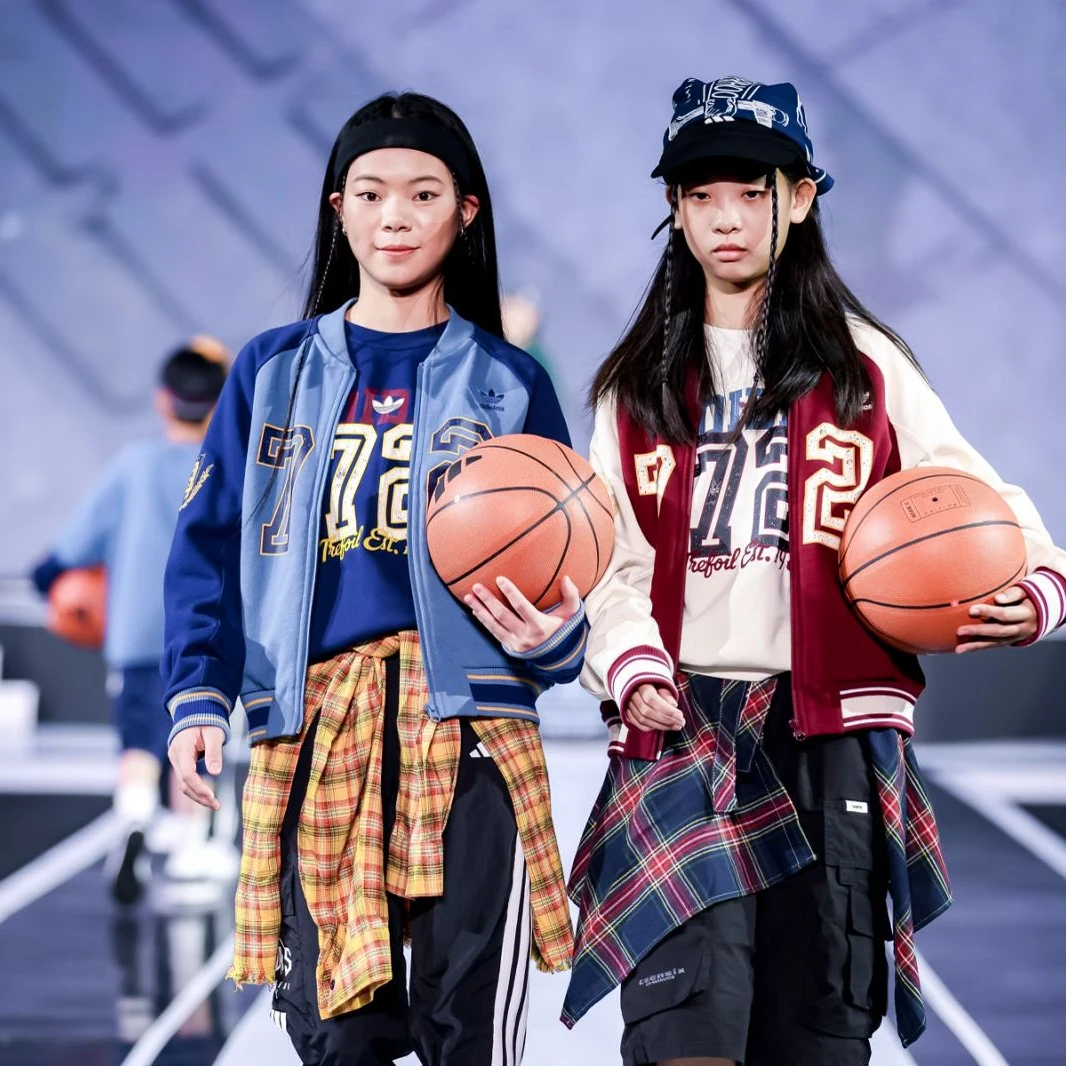 adidas阿迪达斯儿童毛圈布飞行员运动宽松夹克外套KG6619/KG6620