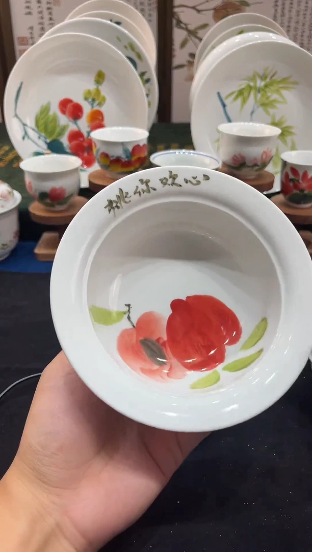摆件景德镇手工手绘高温釉下高白泥草帽炖盅桃子