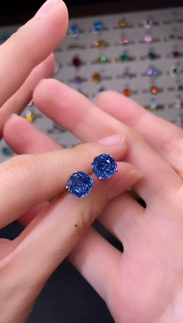 10克拉蓝宝石（处理）欧美风耳钉