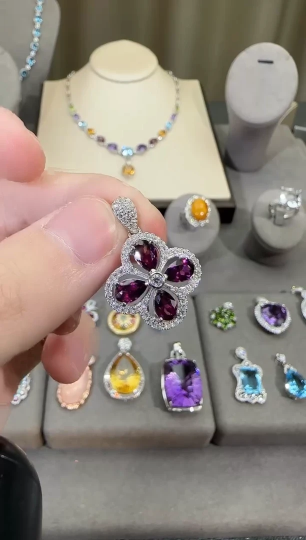 颈饰银S925镶嵌石榴石3*6mm吊坠设计款