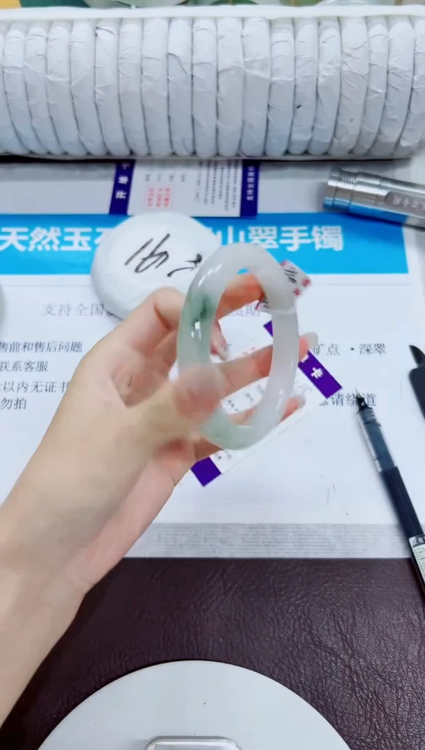 石英质玉手镯未镶嵌198/