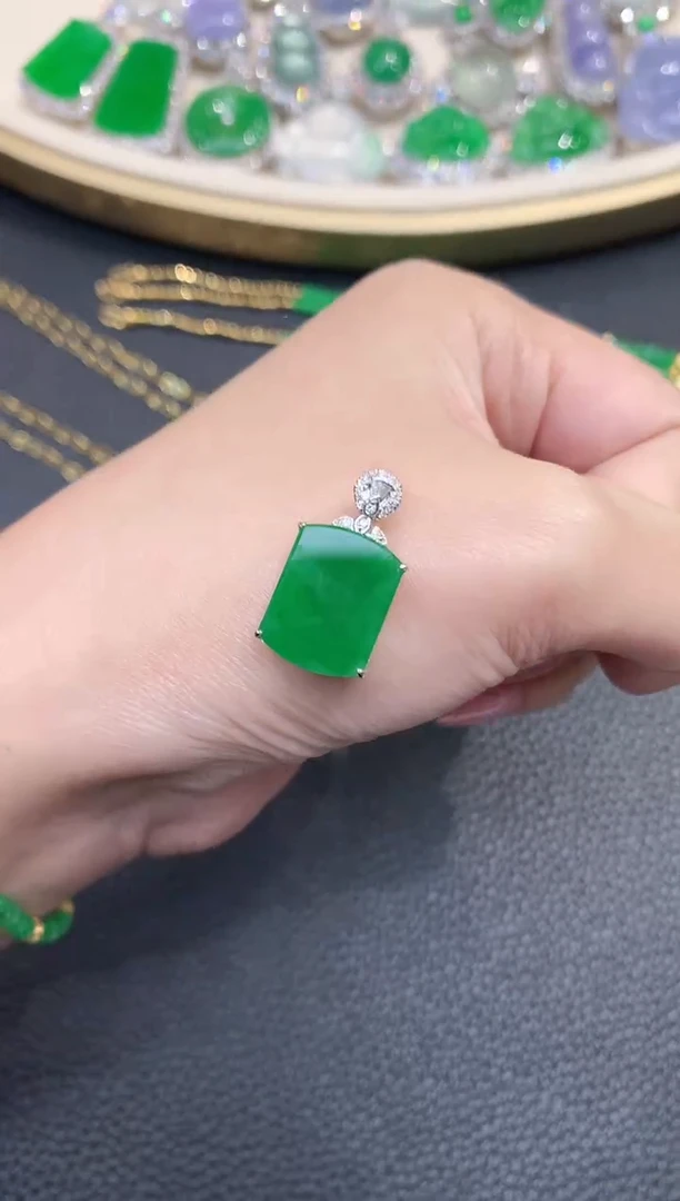 吊坠(不含链)18K金镶嵌翡翠C55