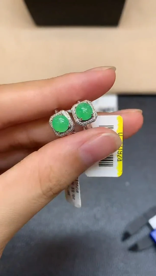 18K金镶嵌翡翠耳饰蛋面【无服务费