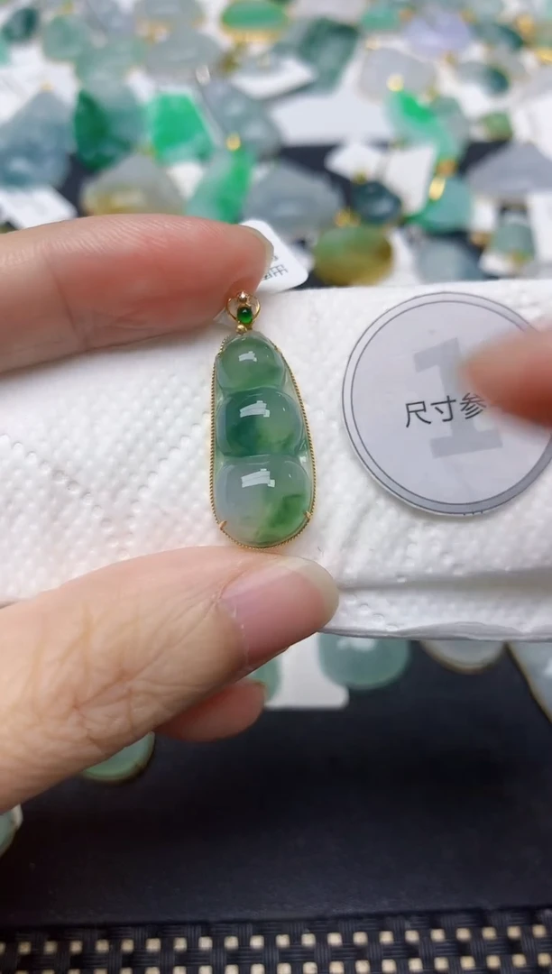 颈饰18K金镶嵌翡翠天然缅甸A货翡翠
