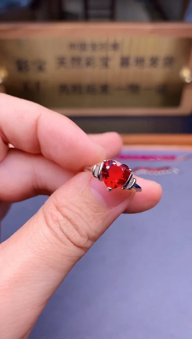 【闪购商品】红宝石戒指银S925镶嵌........