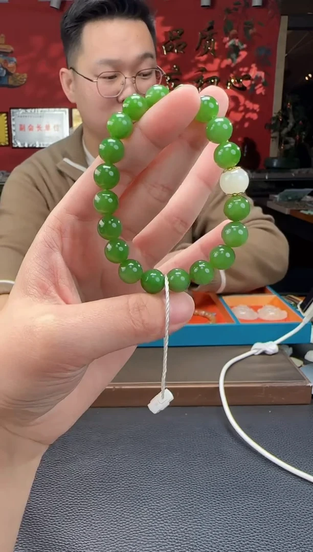 【闪购商品】未镶嵌和田玉手串碧玉粉绿单圈手串