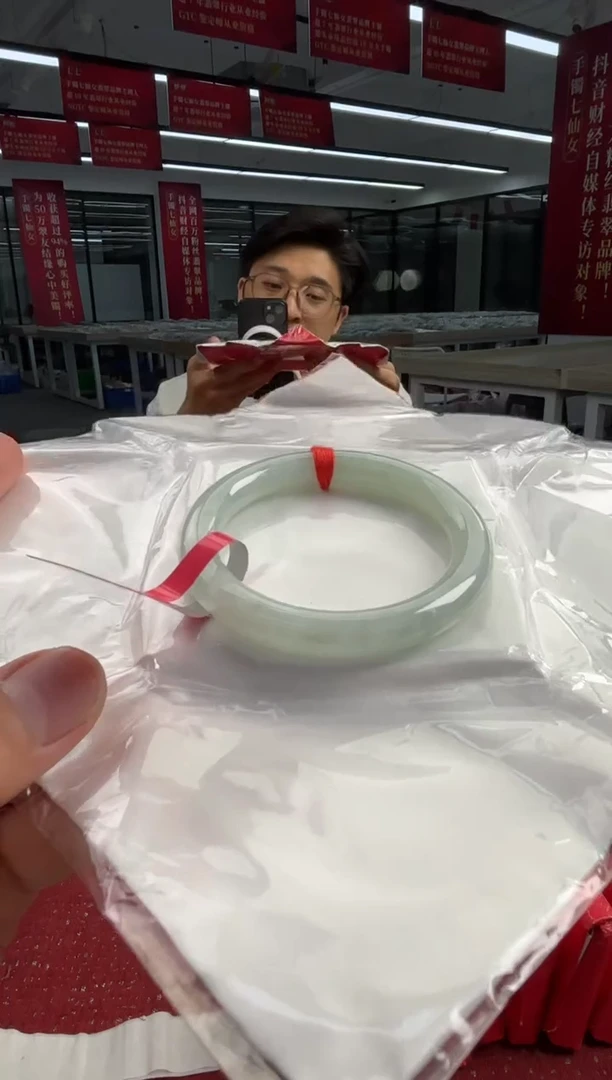 未镶嵌手镯（圆镯）翡翠翡翠手镯9