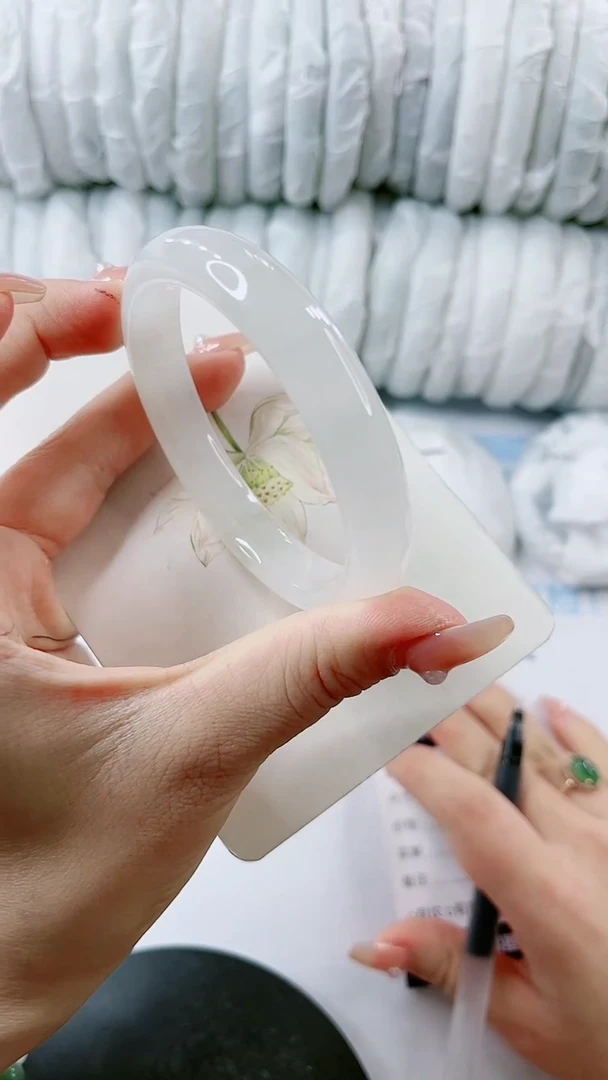 【闪购商品】石英质玉手镯未镶嵌0347163590-多样性发货