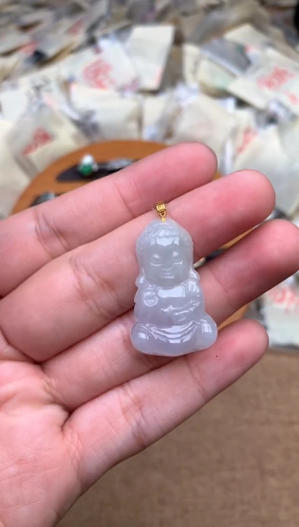 18K金镶嵌挂件翡翠一