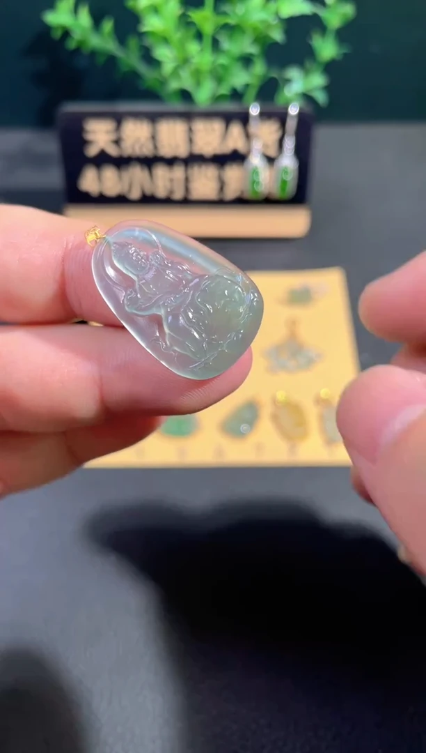 颈饰18K金镶嵌翡翠基地发货