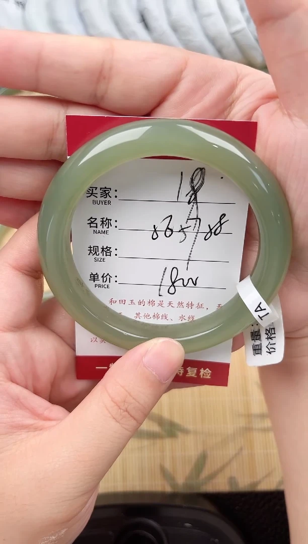 未镶嵌手镯和田玉和田玉手镯微色差19