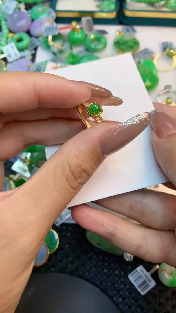 颈饰未镶嵌翡翠1