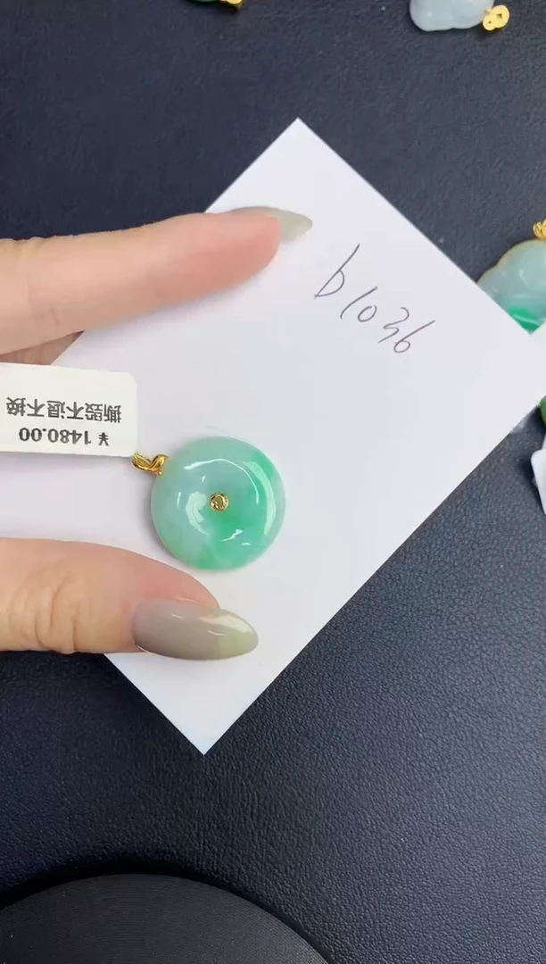 翡翠18K金镶嵌颈饰缅甸天然翡翠A货