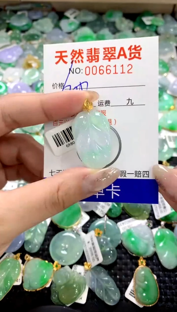 颈饰18K金镶嵌翡翠1111111111111111
