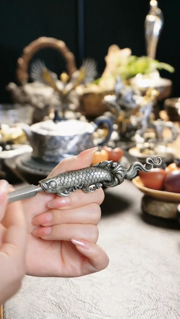 【闪购商品】复古白铜银色龙鱼设计