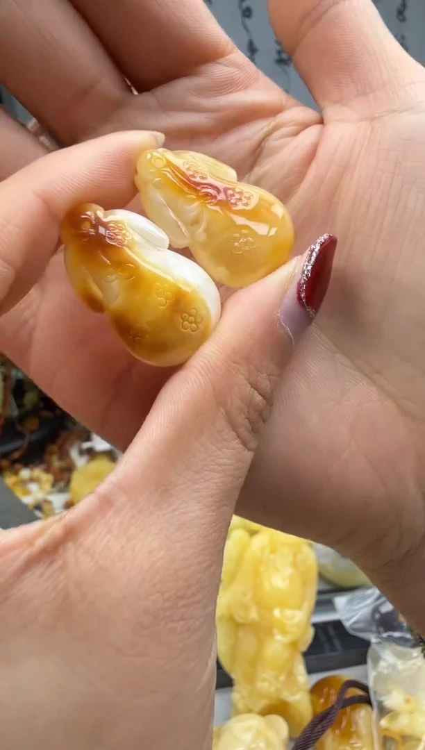 【闪购商品】琥珀裸石未镶嵌多样性发一