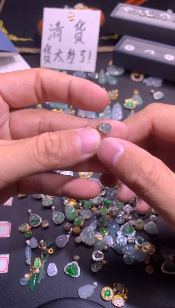 翡翠18K金镶嵌吊坠(不含链)111